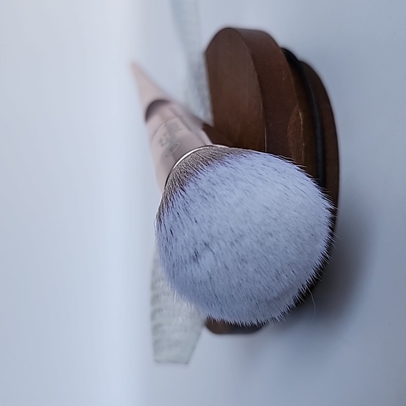 OMFG Cosmetics Rose Gold Makeup Brush - Picture 3 of 4
